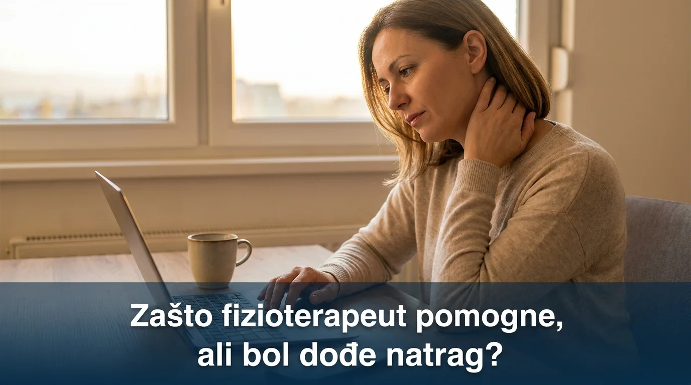 Žena za stolom jutro nakon fizioterapije — napetost u vratu se već vraća