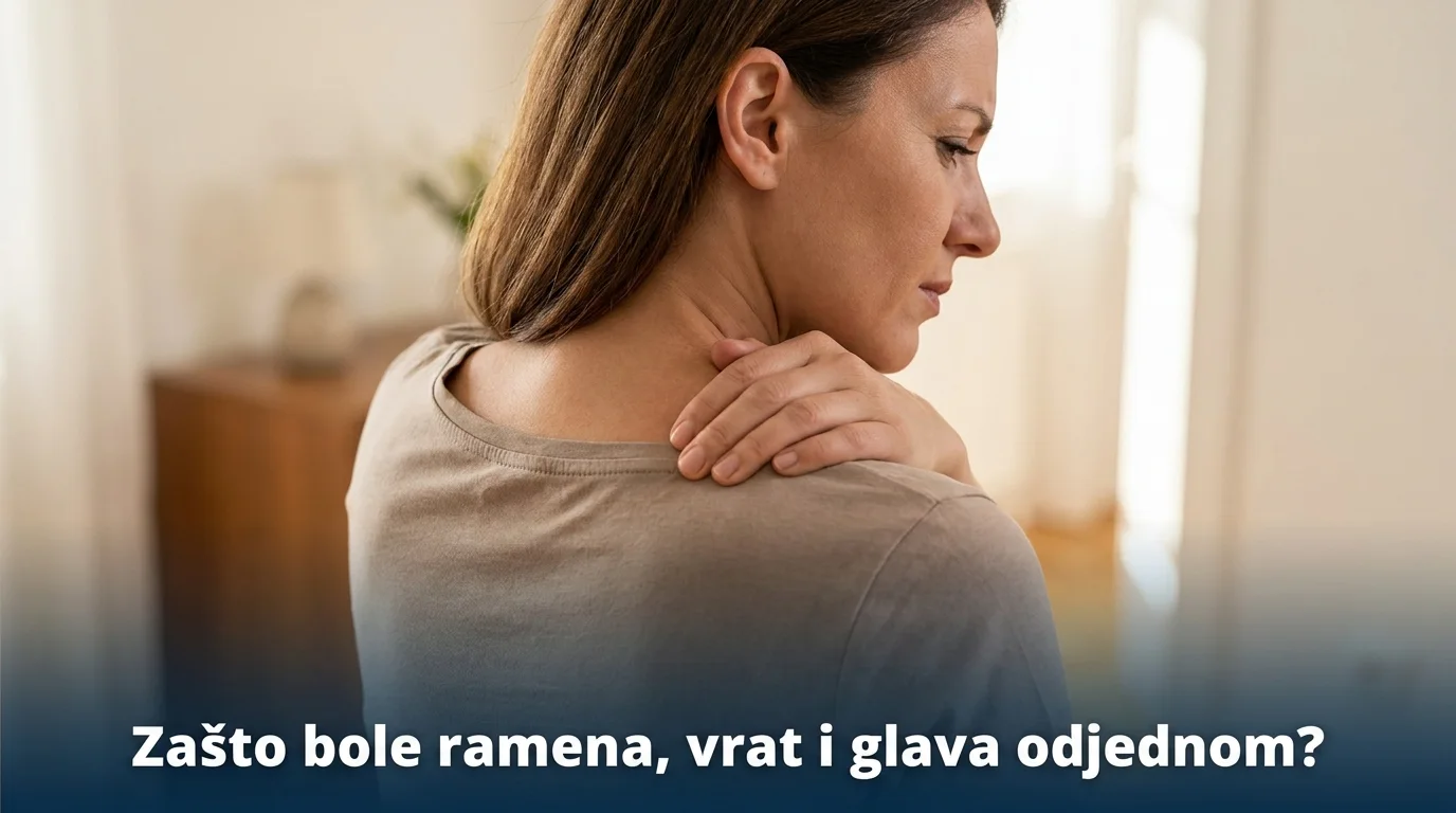 Žena s podignutim ramenom i rukom na trapezusu — veza između boli u ramenu, vratu i glavi
